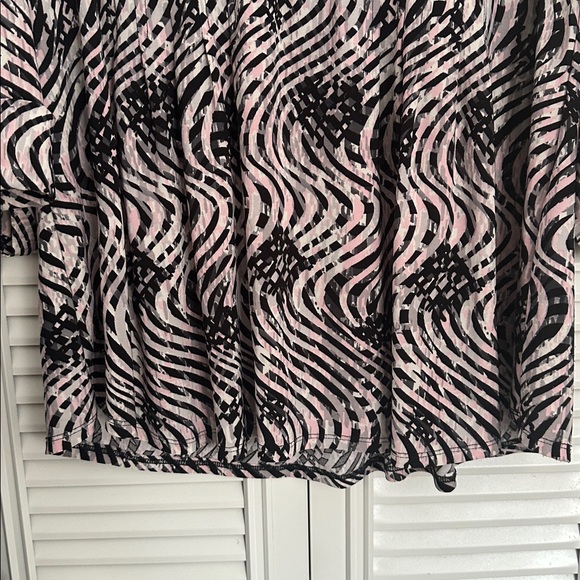 Black Pink Grey 3/4 Sleeve Blouse P2P 25in - Picture 2 of 5